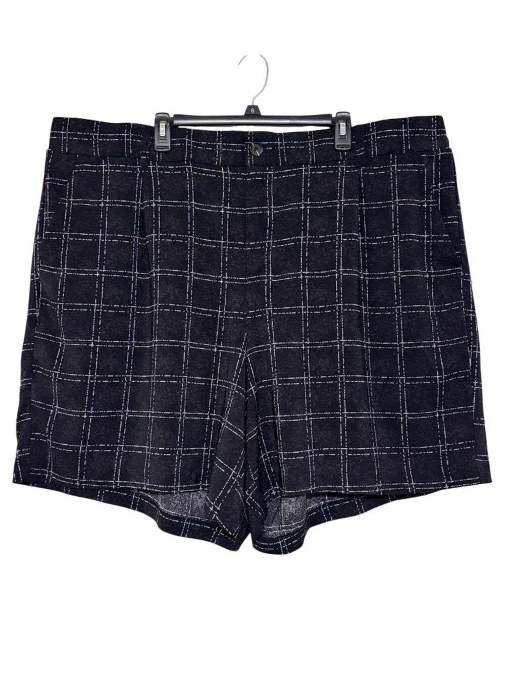 Women's Torrid Black White Plaid Crepe Fabric 8" Bermuda Shorts Size 28